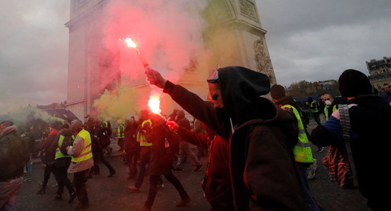 „Republik zerstören und Tote dafür riskieren“: Macron über Ziele der „Gelbwesten“