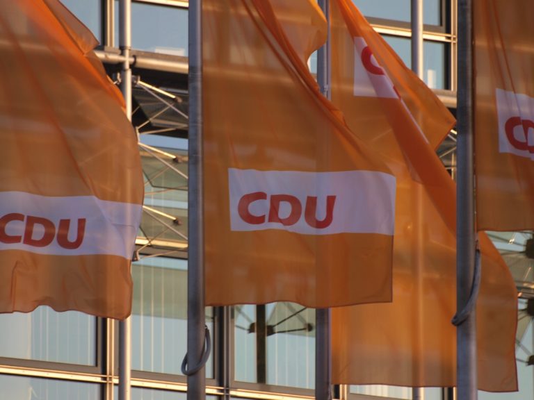 CDU-Verteidigungspolitiker Otte für europäischen Flugzeugträger