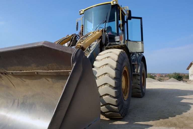 Illegales Camp geräumt: Salvini verjagt mehr als 1500 Illegale mit Bulldozern