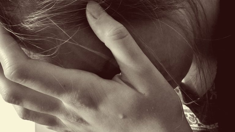 Vergewaltigung verschwiegen – aus Angst als „Nazi“ bezeichnet zu werden?