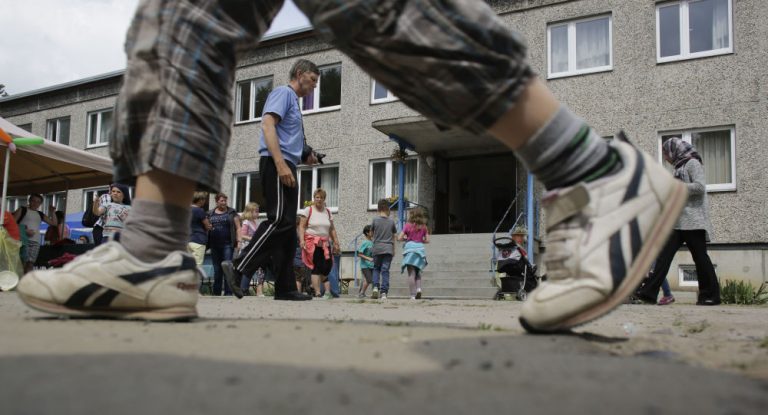 Als Deutschland das Asylrecht „zerschlug“ und „Europa ins Chaos stürzte“