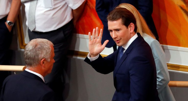 VIDEO: Nach Sturz durch Parlament – Österreichs Bundeskanzler Kurz tritt vor die Presse