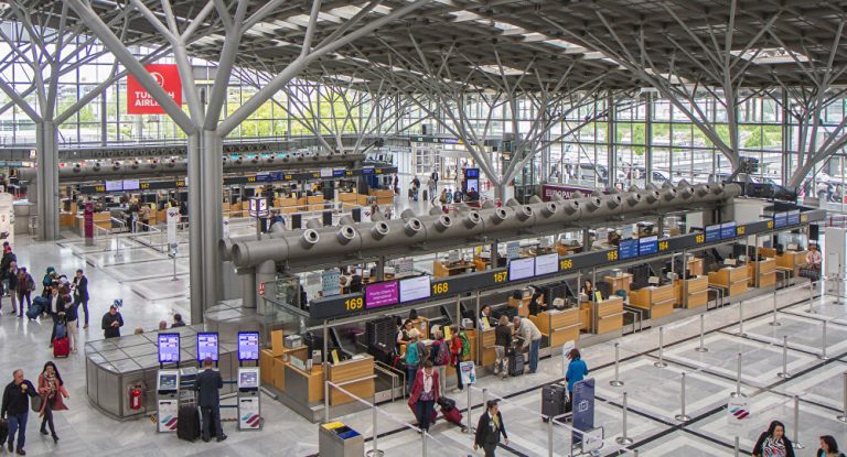 Stuttgart: Erste „Fridays-for-Future“-Demo an Flughafen – Video