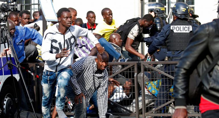 Dutzende Migranten besetzen Pariser Pantheon – Video
