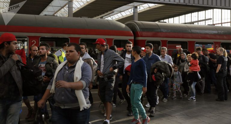 Syrische Flüchtlinge in Deutschland: Eingereiste werden auf Bundesländer verteilt