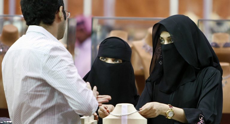 Nicht spucken! Nicht küssen! Saudis erlassen Anstandskatalog für Touristen