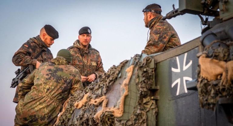 Bundeswehr-Mandate für Anti-IS-Einsatz verlängert