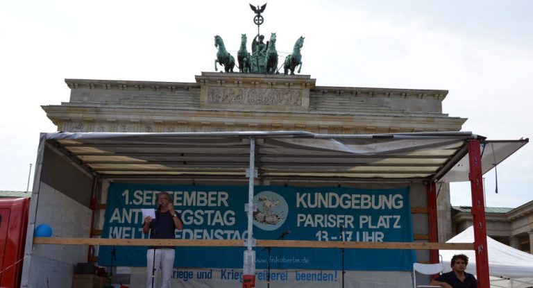 Am Weltfriedenstag in Berlin: „Sag mir, wo die Blumen sind“ auf polnisch und deutsch