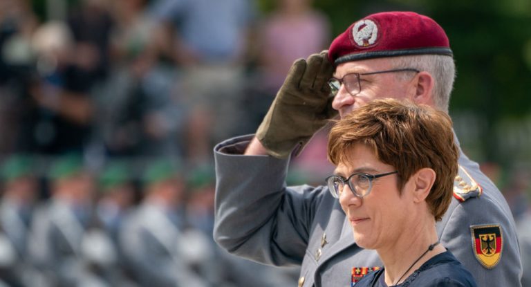 Kein „Gespött Deutschlands” mehr: Kramp-Karrenbauer will Beschaffung in Bundeswehr umbauen