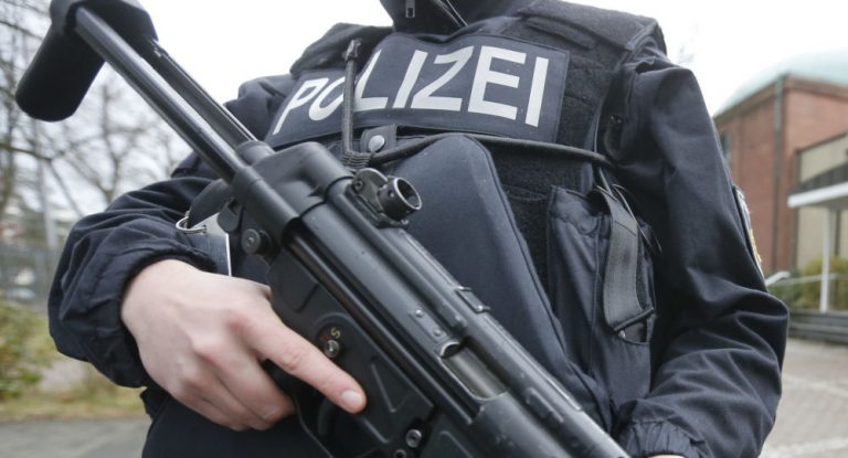 Polizeieinsatz in Wismar: Flüchtling will in Deutschland bleiben und nimmt Säugling als Geisel
