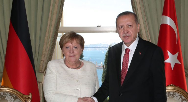 Telefonat zwischen Merkel und Erdogan: Türkischer Staatschef fordert faire „Lastenteilung“