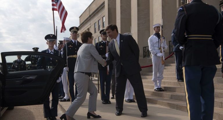 Trumps Kriegs-Klima – Kramp-Karrenbauer zum Befehlsempfang in Washington