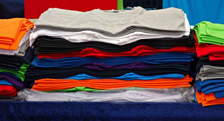 Angst vor Verbot: Identitärer T-Shirt-Shop zieht aus Österreich nach Deutschland um