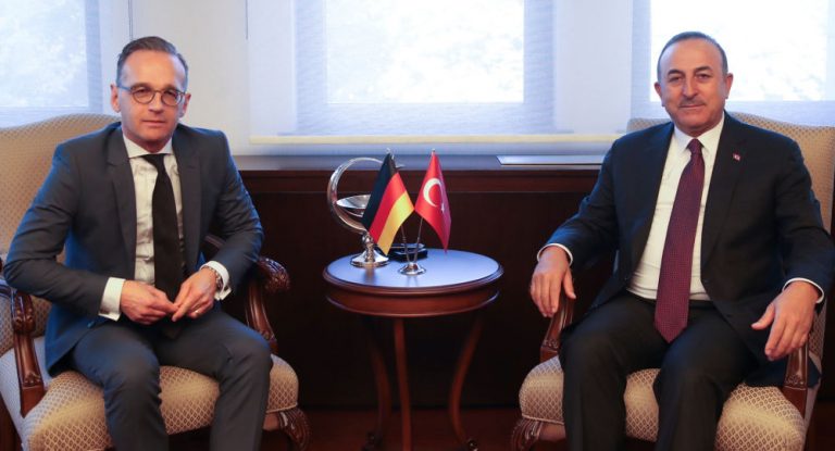Cavusoglu moniert bei Treffen mit Maas: Deutschland stellt sich auf Seite der „Terroristen“