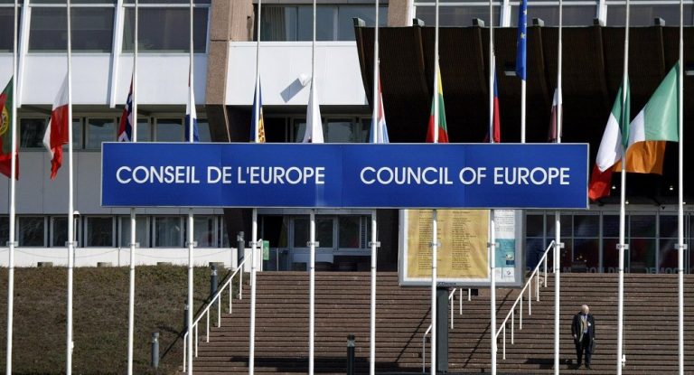 Europarats-Gremium: Frankreich muss Frauen gesetzlich besser schützen
