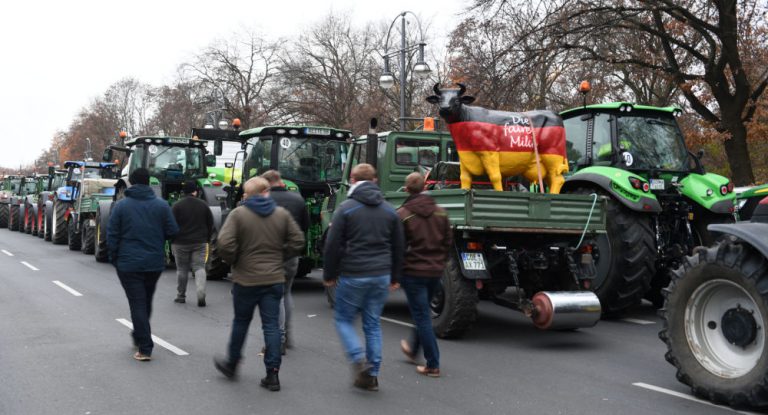 Tausende Bauern fahren mit Traktoren nach Berlin: Demos erwartet – Videos
