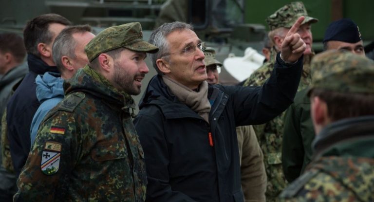 Das Sterben der Nato: Nur Muskeln, aber wenig Hirn