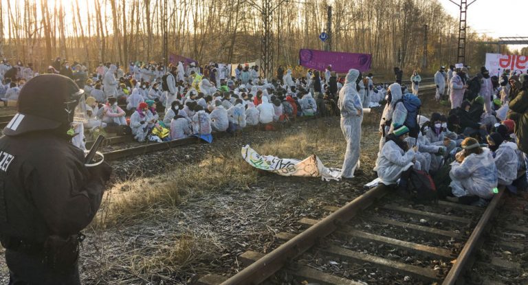 Kohle-Gegner dringen in Tagebaue in Sachsen und Brandenburg ein – Fotos