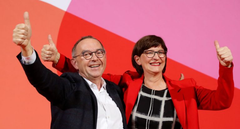 SPD-Mitglieder stimmen für Groko-Kritiker Walter-Borjans und Esken als neue Vorsitzende