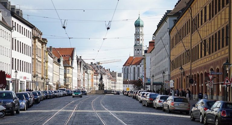 Tödliche Attacke in Augsburg: Sechs Verdächtige aus U-Haft entlassen