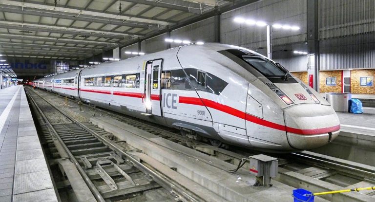 Greta Thunberg postet Foto aus überfülltem ICE – Deutsche Bahn reagiert