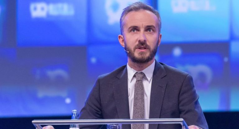 Böhmermann geht aufs Ganze: Verfassungsbeschwerde wegen Erdogan-Schmähgedicht