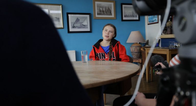 Erklärungsnot bei Greta Thunberg und gestelltes Foto in „überfülltem“ ICE? So reagiert das Netz