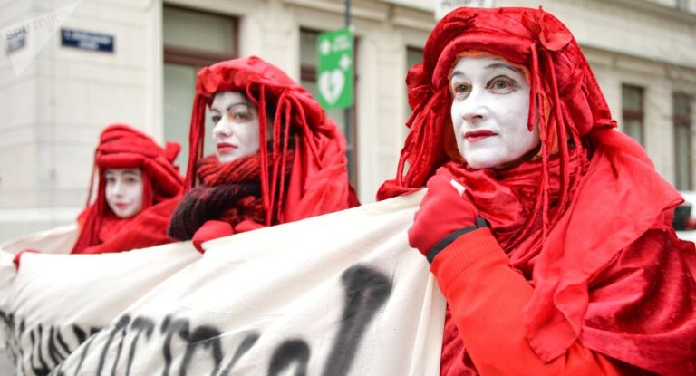 Wien: Klimaschützer protestieren vor OPEC – Video