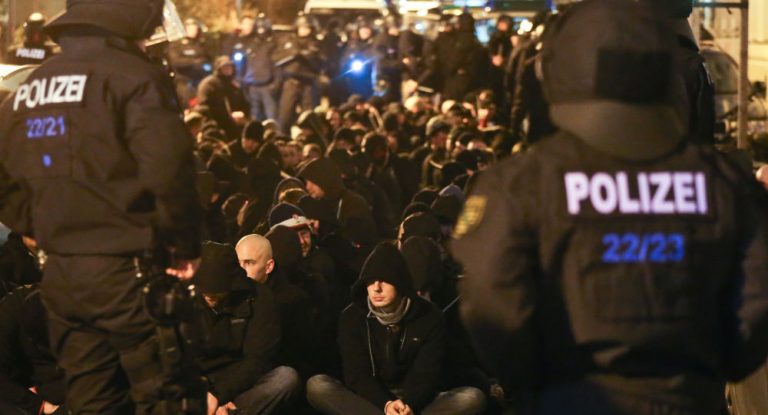 „Bedrohungslage sehr hoch“ – Innenminister geschlossen gegen Rechts