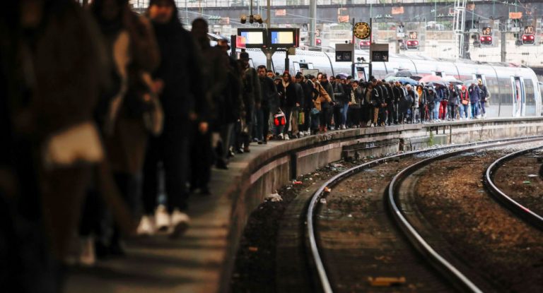 Protest gegen Macrons Rentenreform sorgt für Verkehrschaos in Paris