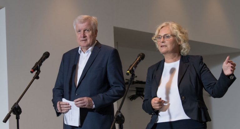 Hakenkreuze und Morddrohungen – Plattformbetreiber müssen künftig das BKA informieren