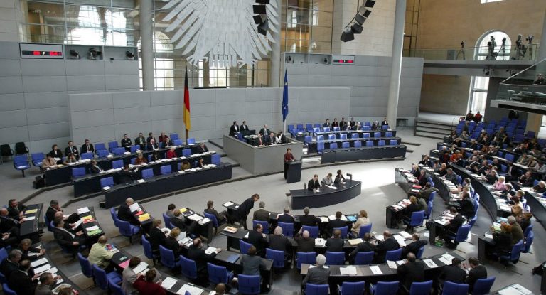 Zu viele Abgeordnete im Bundestag? Schäuble will Container zur Unterbringung bestellen