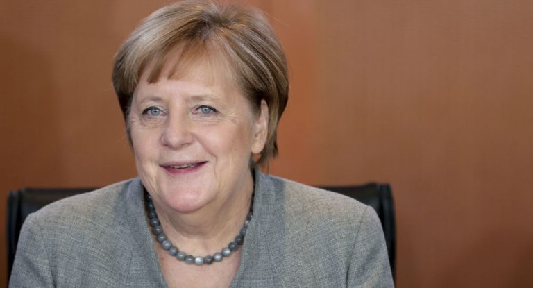 Kanzleramt: Merkel zieht mit Adenauer gleich