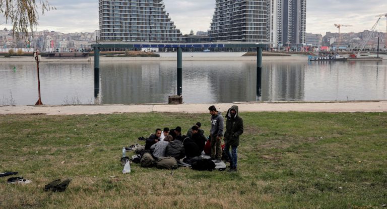 Boot mit Migranten auf der Donau gekentert – mehrere Menschen vermisst, darunter Kinder