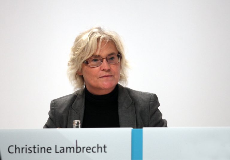 Lambrecht prüft Wiedereinführung von „Befürwortung von Straftaten“