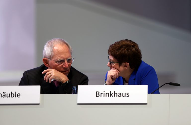 Schäuble gibt AKK nur eine „Zwei“