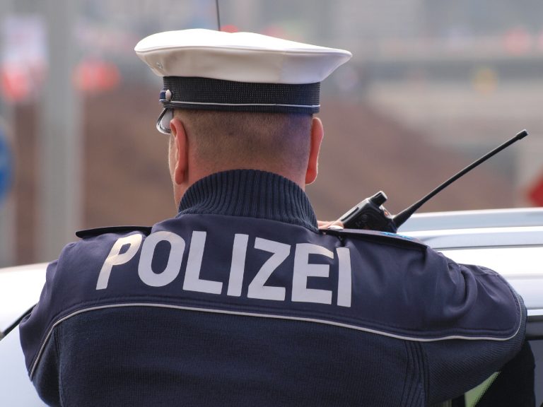 1.241 politisch motivierte Straftaten gegen Politiker und Beamte 2019