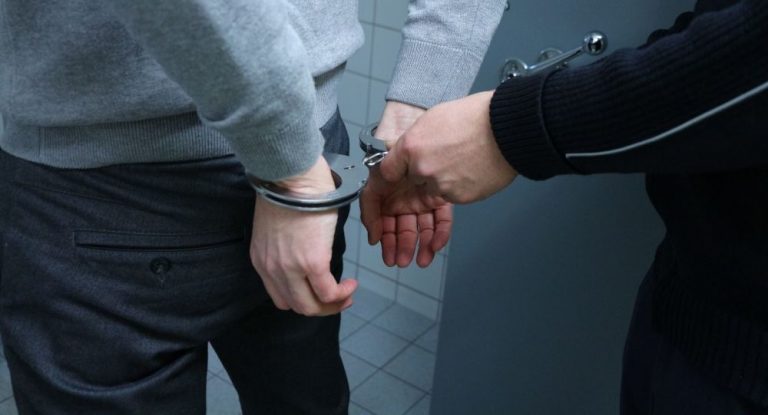 Hasspostings auch gegen Merkel: 64-jähriger Deutscher angeklagt