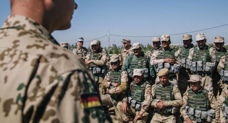 „Soldaten als geopolitisches Bauernopfer“: Besatzungsmacht Deutschland im Irak? – Bundestagsstreit