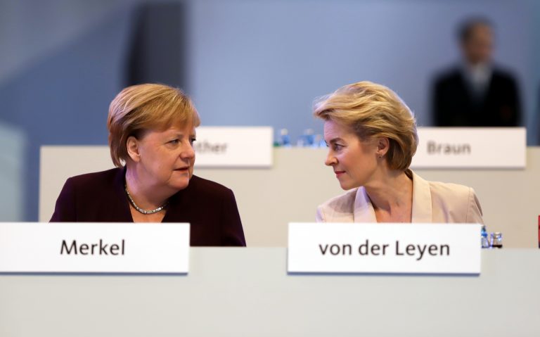 Umfrage: Von der Leyen überholt Merkel