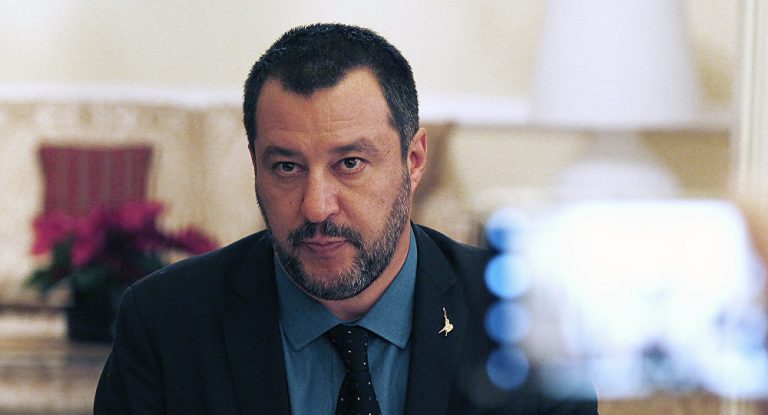 Blockade von Bootsmigranten: Staatsanwaltschaft fordert Einstellung von Salvini-Verfahren