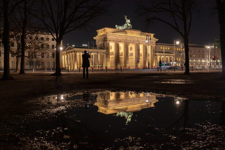 Mehrheit der Deutschen zufrieden mit Krisenmanagement der Regierung