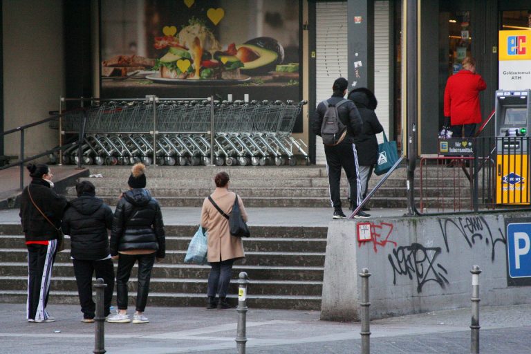 Bayern kassiert 150 Euro bei Verstoß gegen Abstandsgebot