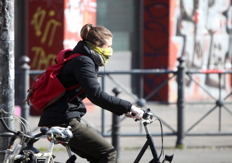 Saarland schenkt jedem Bürger fünf Einwegmasken
