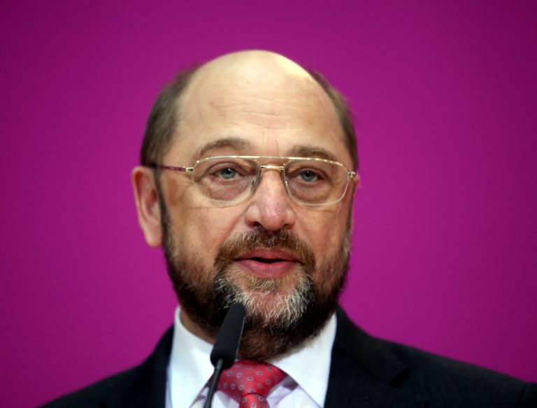 Schulz rechnet mit Einknicken Merkels bei Corona-Bonds