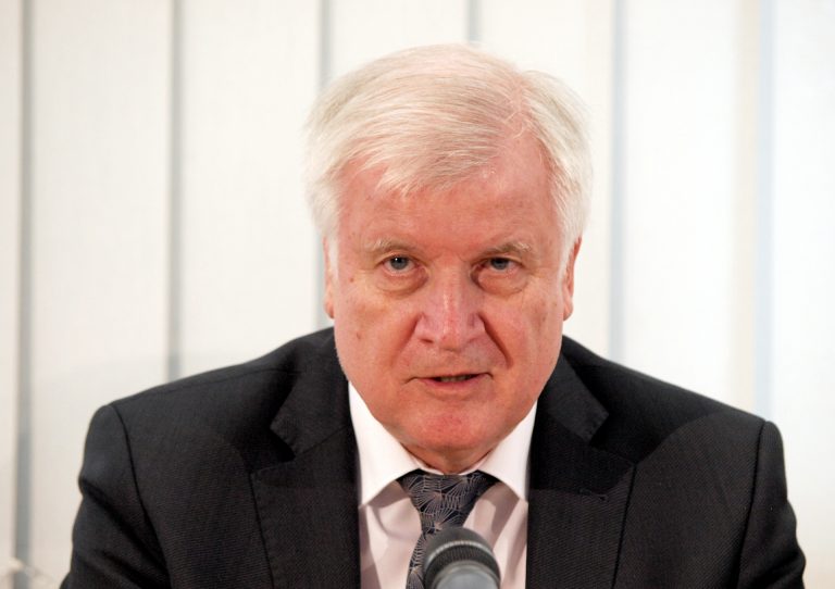 Bessere Gesundheitsvorsorge im Krisenfall: Seehofer fordert Gesetz