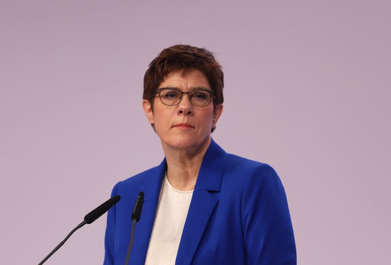 AKK startet Anhörungen über Einsatz bewaffneter Drohnen