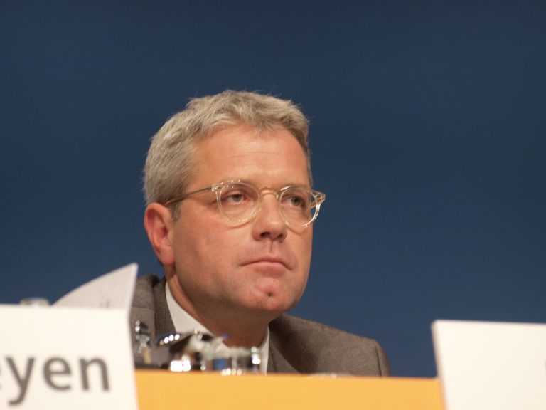 Röttgen und Graf Lambsdorff gegen Abzug der US-Atomwaffen
