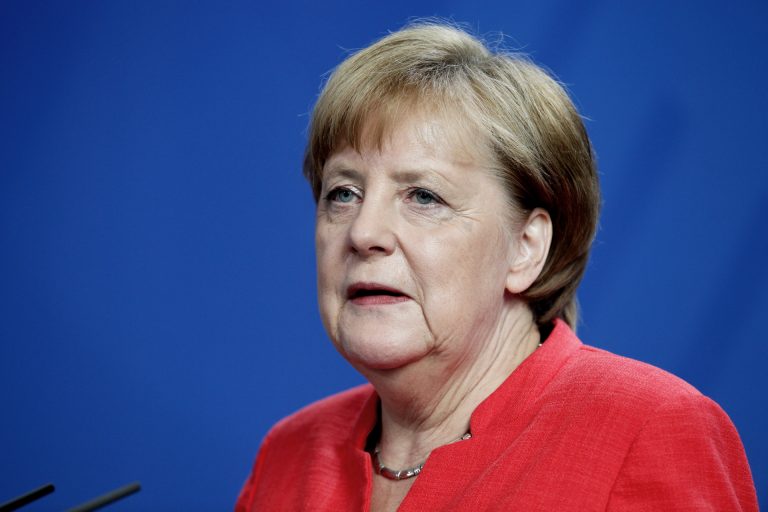 Merkel verteidigt Konjunkturpaket