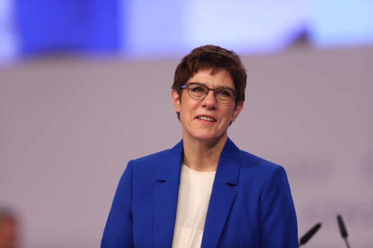 FDP: AKK führt allgemeine Dienstpflicht durch die Hintertür ein